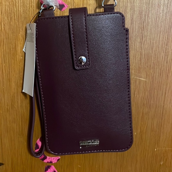 Cell phone holder - Picture 1 of 4